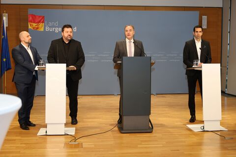 Rainer Svacinka, Martin Zloklikovits Landesrat Leonhard Schneemann und Stephan Sharma bei der Pressekonferenz.