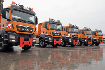 Bau und Betrieb Burgenland: Streusplitt wird durch Nasskehrarbeiten fachgerecht entsorgt