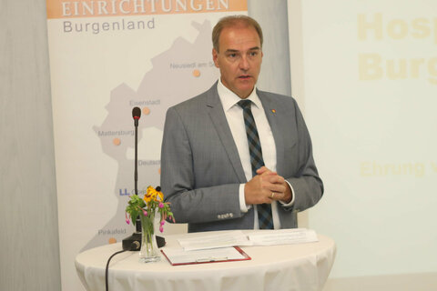 Landesrat Dr. Leonhard Schneemann bei seiner Ansprache zum 25-jährigen Jubiläum.