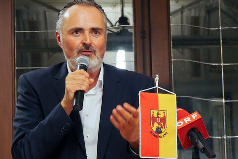 Landeshauptmann Hans Peter Doskozil bei der Begrüßung der Gäste