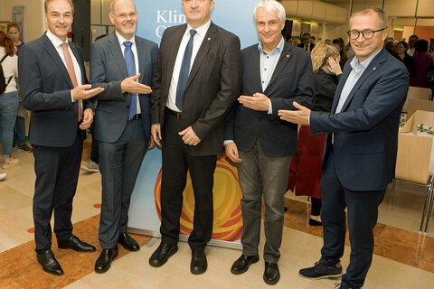 Soziallandesrat Dr. Leonhard Schneemann, Ing. Johann Nestlang, MSc, Kaufmännischer Direktor Gesundheit Burgenland Mag. Franz Jürgen Öller, MBA, MPH, Medizinischer Direktor Gesundheit Burgenland Univ.-Prof. Dr. Stephan Kriwanek und Geschäftsführer der Landesholding Burgenland, Mag. Hans Peter Rucker (v.l.).