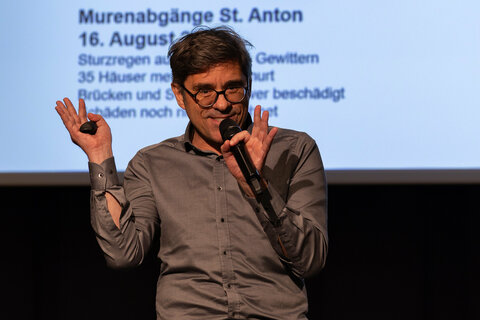 Meteorologe Mag. Andreas Jäger sprach beim Zukunfts- und Nachhaltigkeitssymposium über klimaresiliente Wirtschaft und den Klimawandel.