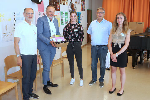 Das Burgenländische Volksliedwerk überreichte Landeshauptmann Hans Peter Doskozil das Liederbuch „Es bliaht a Blimal ganz alloan“ – Das Thema „Natur“ im burgenländischen Volksliedwerk. Dieses entstand im Zuge eines Projektes mit dem Wimmer Gymnasium Oberschützen