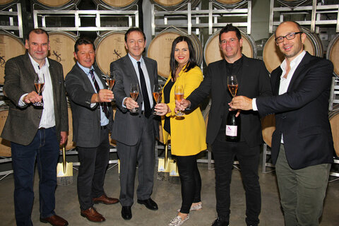 Spatenstich für das neue Zantho Betriebsgebäude: Geschäftsführer Wolfgang Peck, NR DI Nikolaus Berlakovich, Präsident Landwirtschaftskammer Burgenland, Winzer Josef Umathum, LH-Stellvertreterin Mag.a Astrid Eisenkopf und Obmann Franz Sattler