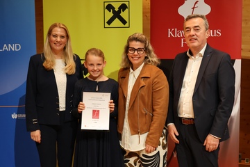 Landesrätin Daniela Winkler gratulierte den jungen Musikerinnen und Musikern bei prima la musica in raiding