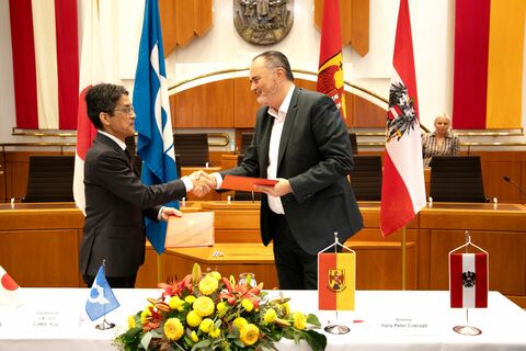 Landeshauptmann Mag. Hans Peter Doskozil und Koji Ejima, Vizegouverneur Präfektur Shiga.