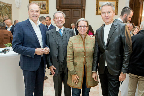 Landesrat Leonhard Schneemann, Hausherr Professor Heinz Schinner mit Tochter Constanze und Alfons Haider (v.l.).