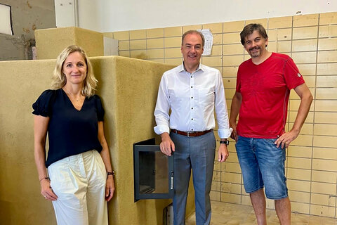 Wirtschaftslandesrat Dr. Leonhard Schneemann besuchte die Ceramico GmbH in Stoob, wo der neue Ceramico Campus entsteht.