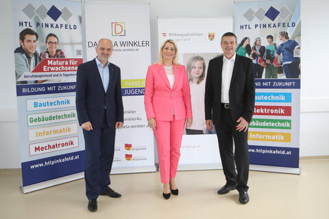 Bildungslandesrätin Daniela Winkler präsentierte gemeinsam mit Bildungsdirektor Heinz Josef Zitz und Direktor Wilfried Lercher in der HTL Pinkafeld das aktuelle Bauprogramm für Bildungseinrichtungen im Burgenland