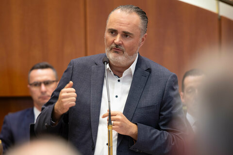 Landeshauptmann Hans Peter Doskozil bei seiner Budgetrede