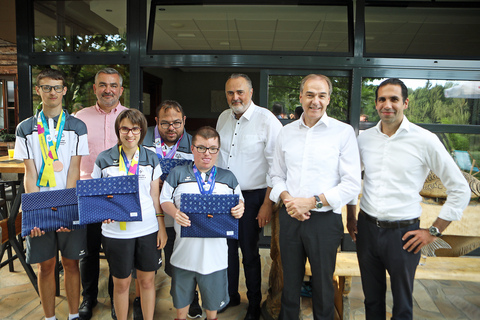 Mikhail Pisanko, Landesrat Heinrich Dorner, Jennifer Koubek, Thomas Nagy, Marcel Gollacz, Landeshauptmann Hans Peter Doskozil, Landesrat Heinrich Dorner und Special Olympics Burgenland-Präsident Stephan Sharma (Vorstandsvorsitzender Burgenland Energie) (v.l.).