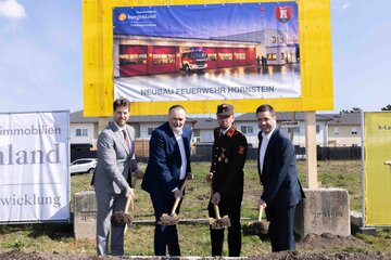 Beim Spatenstich zum Bau des neuen Feuerwehrhauses in Hornstein (v.l.): Bürgermeister Christoph Wolf, Landeshauptmann Hans Peter Doskozil, FF-Kommandant-Stellvertreter Stefan Breser und Vizebürgermeister Rainer Schmitl.