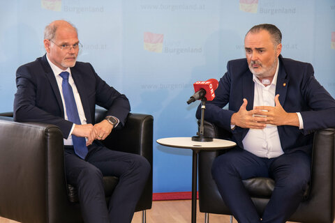 Landeshauptmann Mag. Hans Peter Doskozil und Mag. Franz Jürgen Öller, MBA, MPH, kaufmännischer Geschäftsführer der Gesundheit Burgenland.