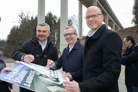 Straßenbaulandesrat Heinrich Dorner mit Alexander Walcher (2. v. l.) und Andreas Fromm, Geschäftsführer der ASFINAG Bau Management GmbH
