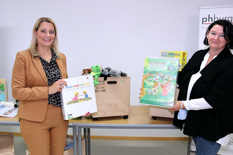 Bildungslandesrätin Daniela Winkler mit Kindergarteninspektorin Gerda Konrath.