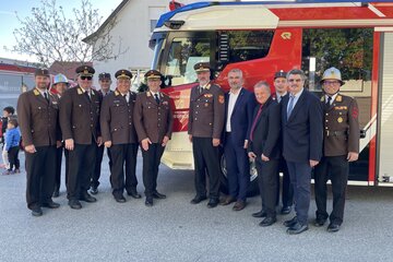 Harald Heint, Markus Narkowitz, Sven Karner, Felix Nechansky, Martin Mittnecker, Robert Mayer, Landesfeuerwehrkommandant Franz Kropf, Landesrat Heinrich Dorner, Bürgermeister Michael Lampl, Florian Nechansky, Christian Popovits und Franz Nechansky