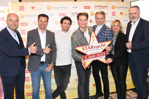 Martin Ramusch, Gesellschafter von ip|media, Burgenland Tourismus-Geschäftsführer Didi Tunkel, Martin Hafner und Benny König von der Band „King & Potter“, Alfons Haider, Generalintendant Seefestspiele Mörbisch, Mörbischs Bürgermeisterin LAbg. Bettina Zentgraf und Landeshauptmann Hans Peter Doskozil präsentierten das Programm der „Starnacht am Neusiedler See“.