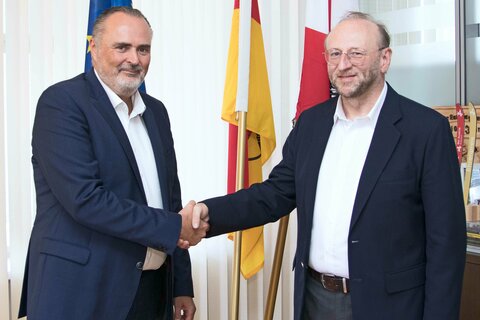 andeshauptmann Hans Peter Doskozil hieß S.E. Dr. Jiří Šitler, Botschafter Tschechiens in Österreich, herzlich willkommen