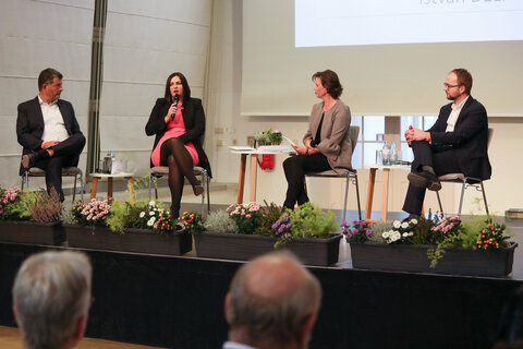 Podiumsdiskussion mit Landeshauptmann-Stellvertreterin Mag.a Astrid Eisenkopf, Stefan Ottrubay, Vorstand der Esterházy-Stiftungen und Generaldirektor der Esterházy-Betriebe, und Vizebürgermeister Istvan Deli, BA, Sabine Lentsch moderierte