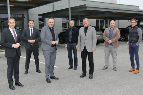 Wirtschaftslandesrat Dr. Leonhard Schneemann, Wirtschaftsagentur Geschäftsführer Mag. Harald Zagiczek, Landeshauptmann Hans Peter Doskozil, Mag. Ralph Hofmann, Steuerberater und Mitgesellschafter, Dipl.-HTL- Ing. Manfred Strodl, Hauptgesellschafter und alleinige Käufer der Immobilie, DI Thomas Moser und Daniel Gärtner, MBA, Zukünftige Geschäftsführer.
