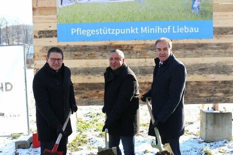 LR Schneemann: Spatenstich Für Pflegestützpunkt Minihof-Liebau Markiert ...