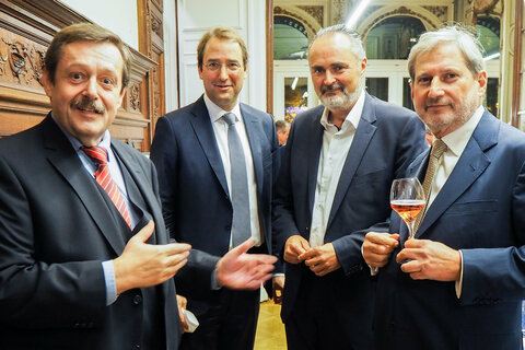 Landeshauptmann Hans Peter Doskozil mit EU-Kommissar Johannes Hahn, Botschafter Alexander Marschik und Werner Gruber, Forschungskoordinator des Landes Burgenland