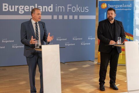 Wirtschaftslandesrat Dr. Leonhard Schneemann (links im Bild) und Burgenlands Forschungskoordinator Martin Zloklikovits präsentierten Details der neuen Initiative „Burgenland Innovationsfit“.