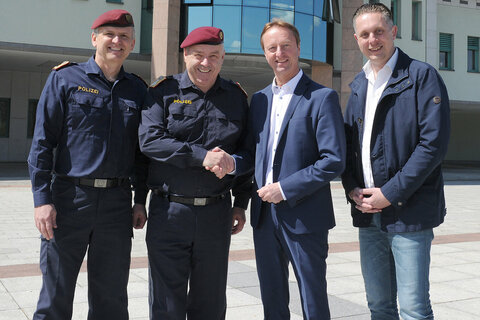 MR Wolfgang Eder, LR MMag. Alexander Petschnig, LH-Stv. Johann Tschürtz, MR Direktor Bernhard Treibenreif, Oberst Christoph Scherz (v.l.).