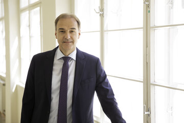 Porträtaufnahme Landesrat Dr. Leonhard Schneemann