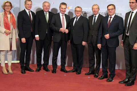 Österreichs Landeshauptleute mit Kommissar Günther Oettinger und AdR-Präsident Karl-Heinz Lambertz
